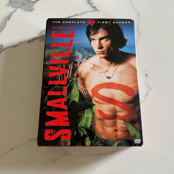 Smallville Complete Season One DVD Set - Picture 1 of 3